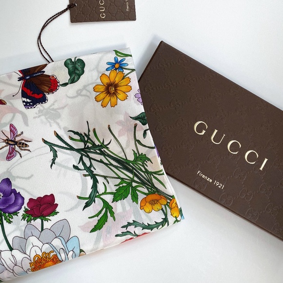 New Gucci Scarf Iconic Floral Print Multicolor White Silk Wrap Gucci Gift Box - Picture 1 of 12